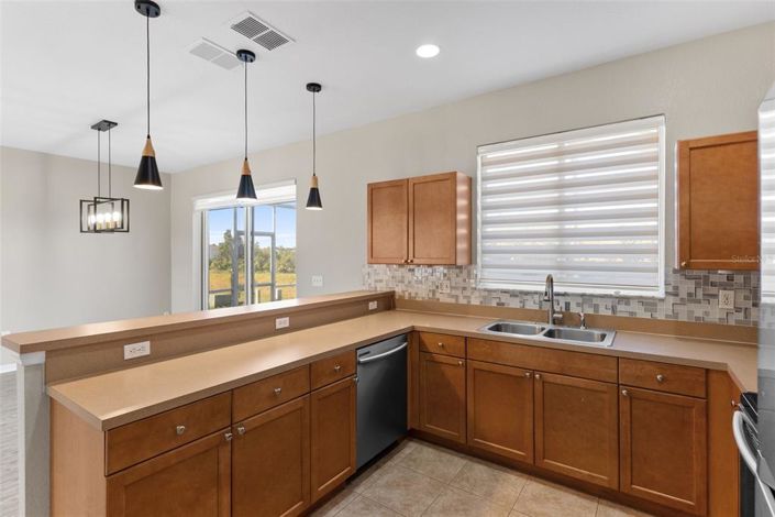 Image No.12-3 Bed Townhouse for sale