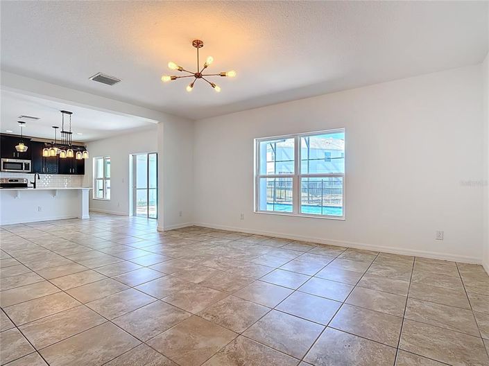 Image No.8-5 Bed House for sale