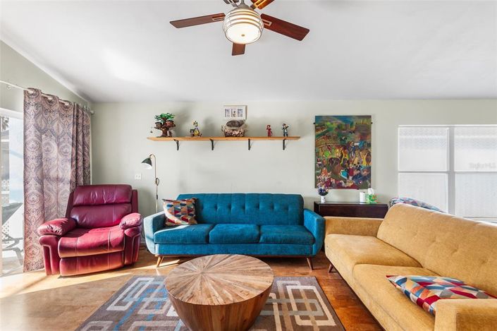 Image No.4-4 Bed House for sale