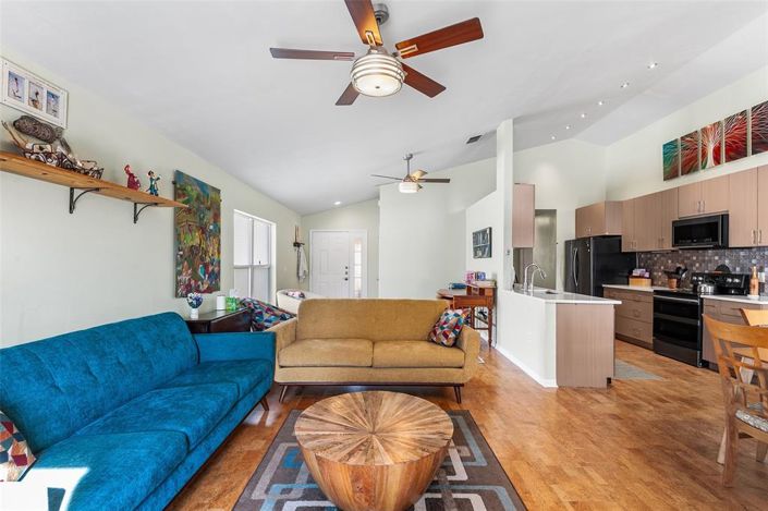 Image No.6-4 Bed House for sale