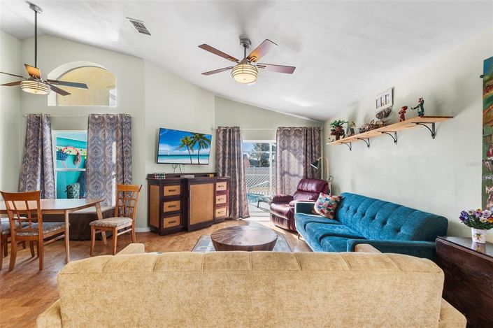 Image No.7-4 Bed House for sale