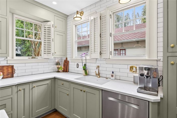 Image No.10-3 Bed House for sale