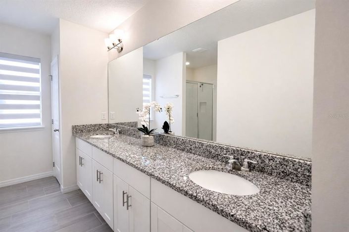 Image No.20-4 Bed House for sale