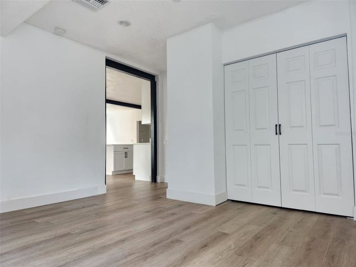 Image No.11-3 Bed House for sale