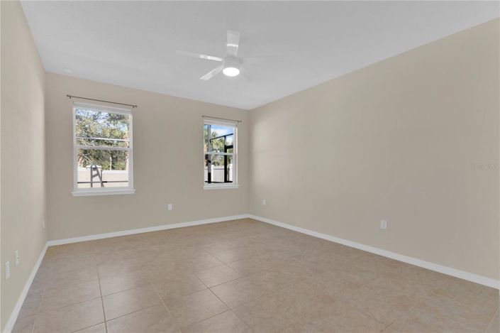 Image No.11-3 Bed House for sale