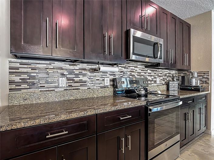 Image No.17-5 Bed House for sale