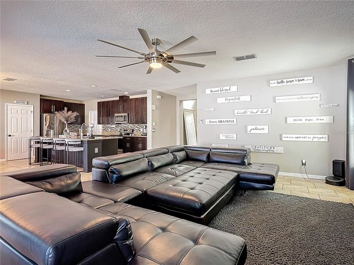 Image No.8-5 Bed House for sale