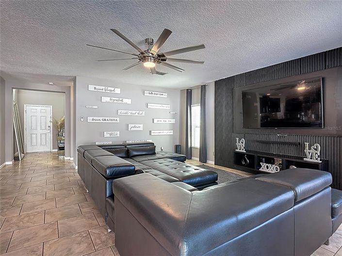 Image No.9-5 Bed House for sale