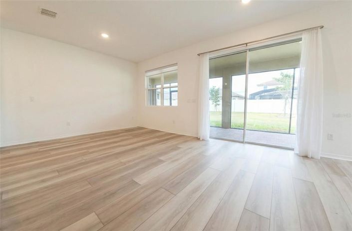 Image No.12-5 Bed House for sale