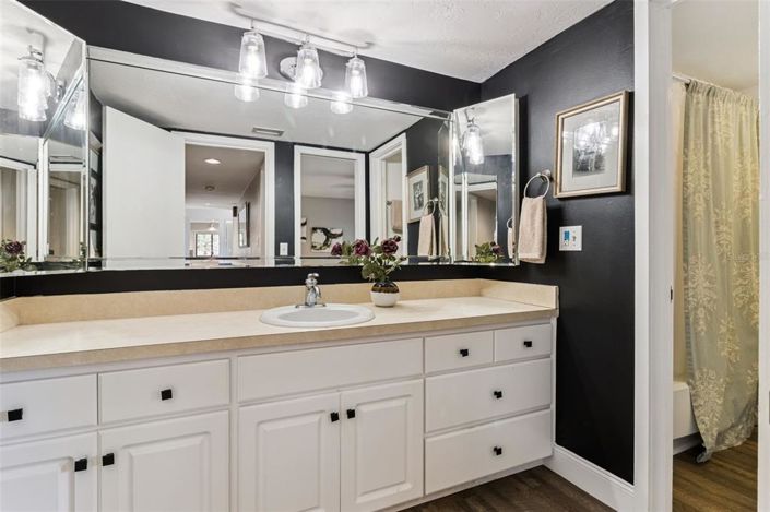 Image No.18-3 Bed Townhouse for sale