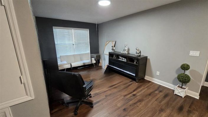 Image No.17-5 Bed House for sale