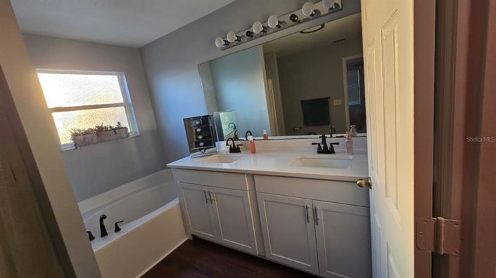 Image No.24-5 Bed House for sale