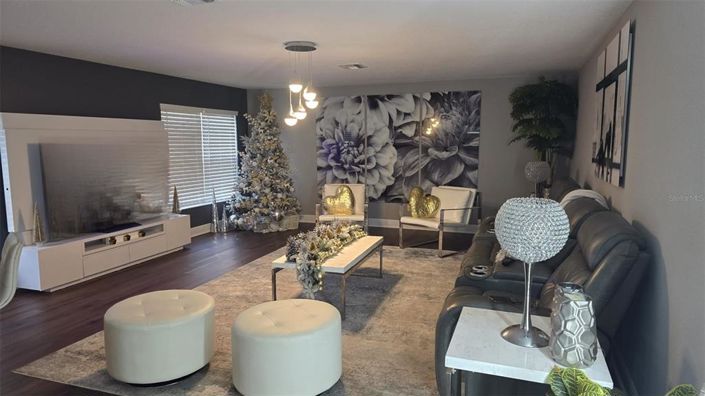 Image No.7-5 Bed House for sale