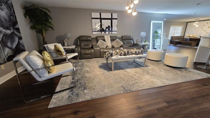 Image No.8-5 Bed House for sale