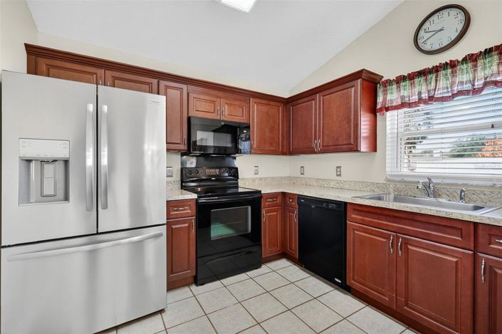 Image No.10-3 Bed House for sale