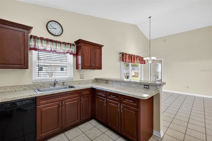 Image No.11-3 Bed House for sale