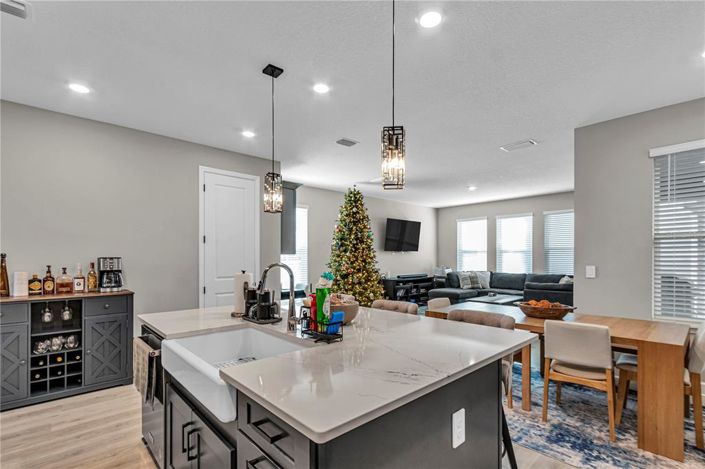 Image No.8-5 Bed House for sale