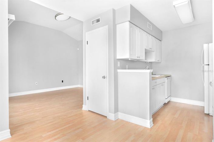 Image No.10-1 Bed Apartment for sale