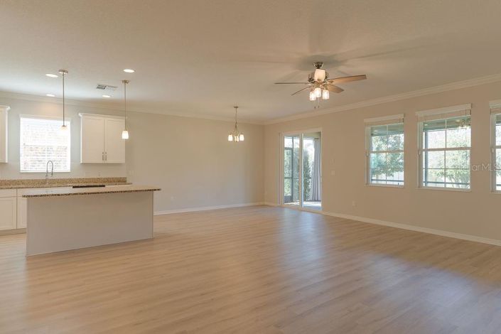 Image No.8-4 Bed House for sale