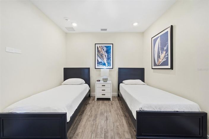 Image No.12-7 Bed House for sale