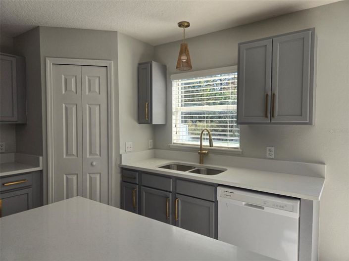 Image No.19-4 Bed House for sale