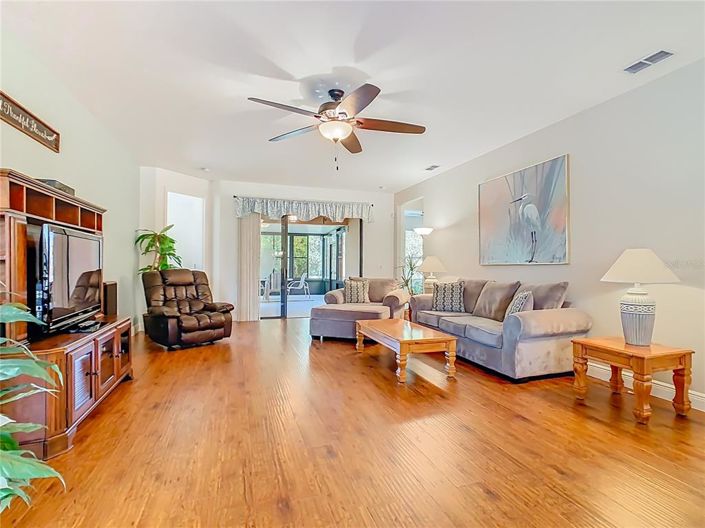 Image No.10-3 Bed House for sale