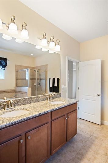 Image No.15-4 Bed House for sale