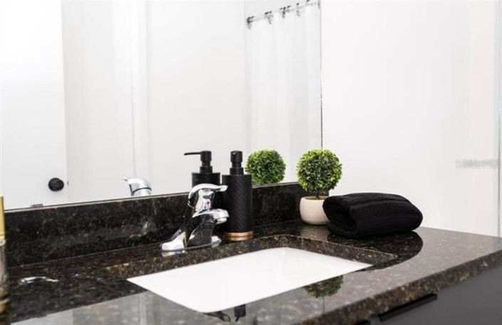 Image No.18-3 Bed Townhouse for sale