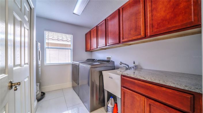 Image No.16-5 Bed House for sale