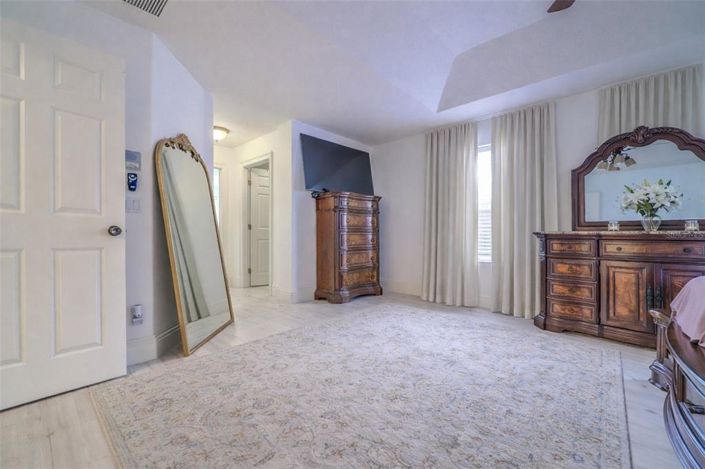 Image No.27-5 Bed House for sale