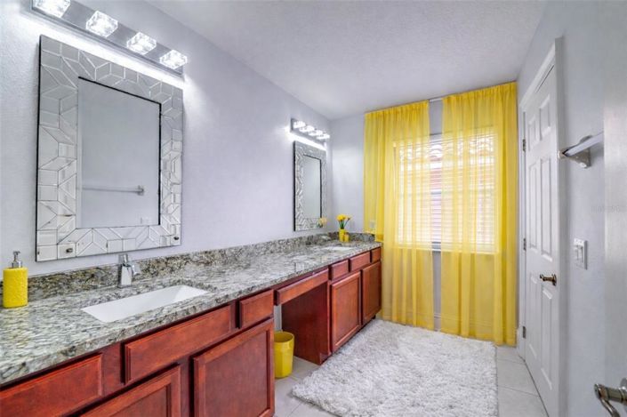 Image No.31-5 Bed House for sale