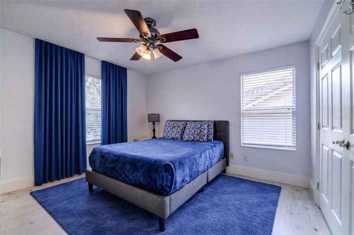 Image No.34-5 Bed House for sale