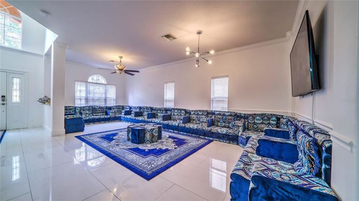 Image No.6-5 Bed House for sale