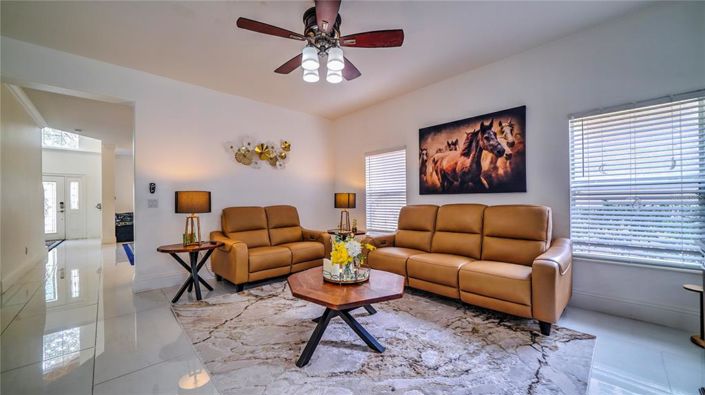 Image No.9-5 Bed House for sale