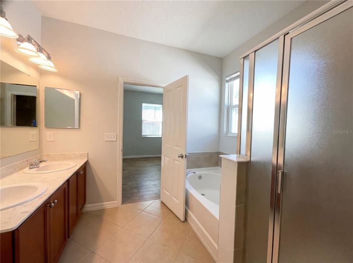 Image No.26-4 Bed House for sale