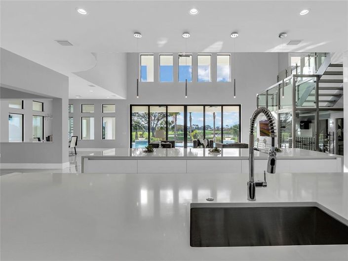 Image No.11-6 Bed House for sale