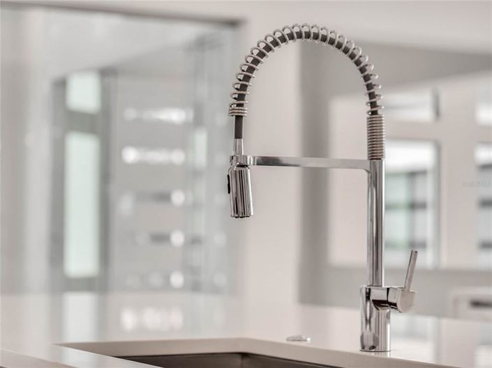 Image No.13-6 Bed House for sale