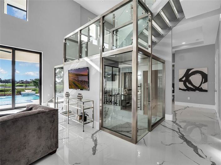 Image No.18-6 Bed House for sale