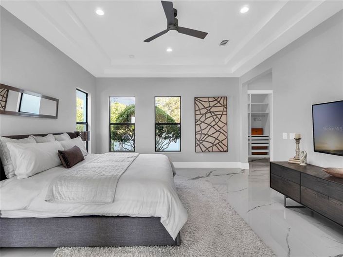 Image No.26-6 Bed House for sale