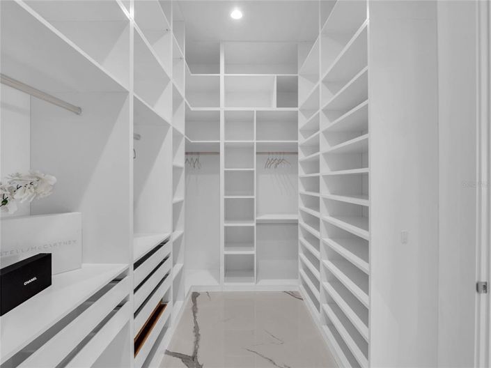 Image No.33-6 Bed House for sale