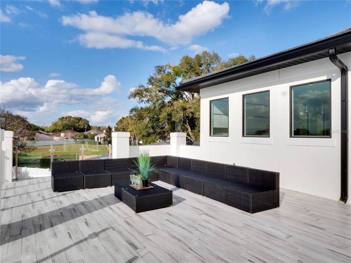 Image No.42-6 Bed House for sale