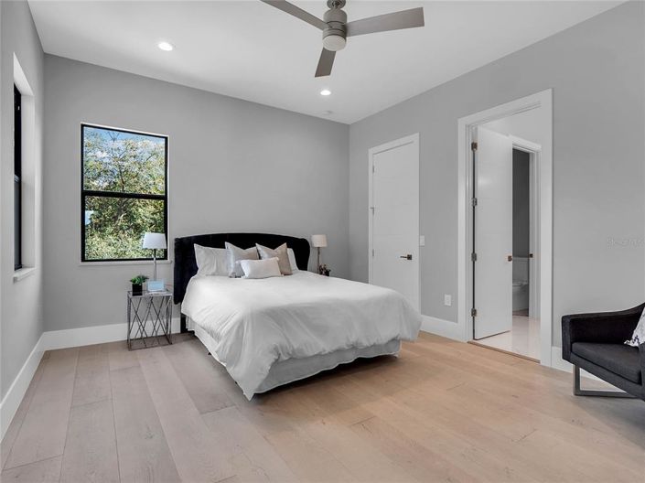 Image No.56-6 Bed House for sale