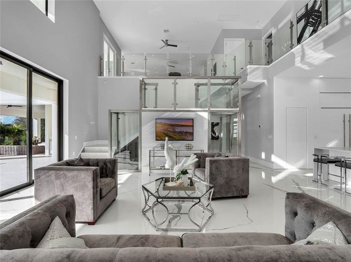 Image No.9-6 Bed House for sale