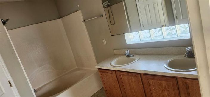 Image No.17-4 Bed House for sale