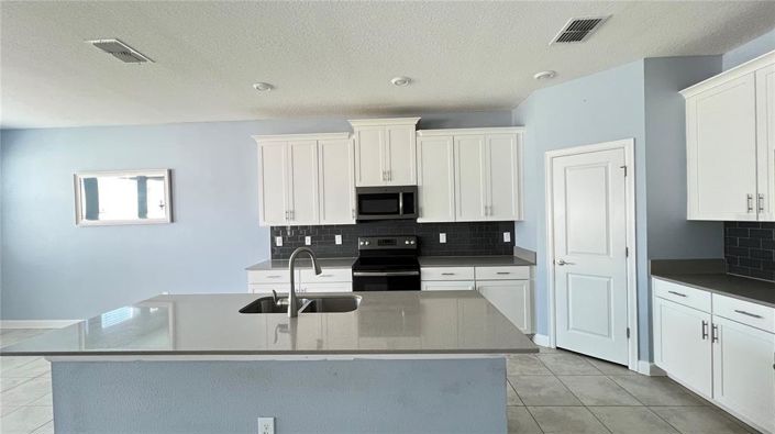 Image No.17-4 Bed House for sale