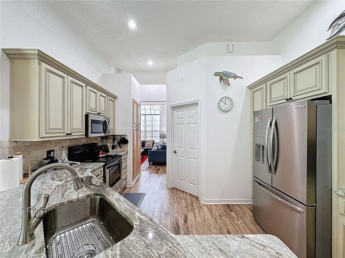 Image No.20-4 Bed House for sale