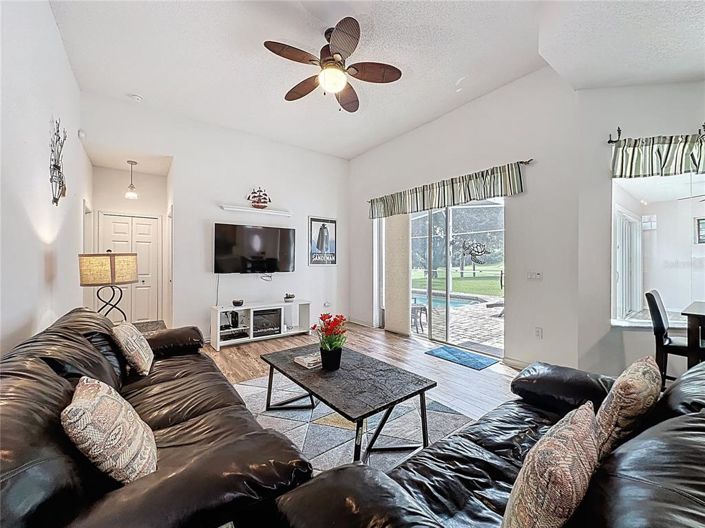 Image No.27-4 Bed House for sale