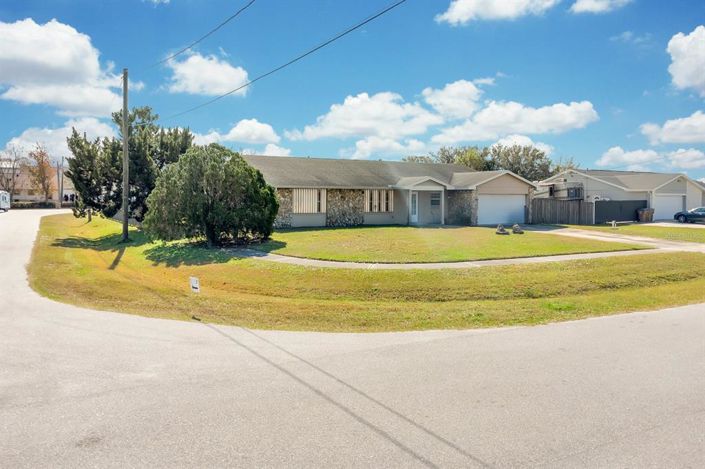 Image No.3-4 Bed House for sale