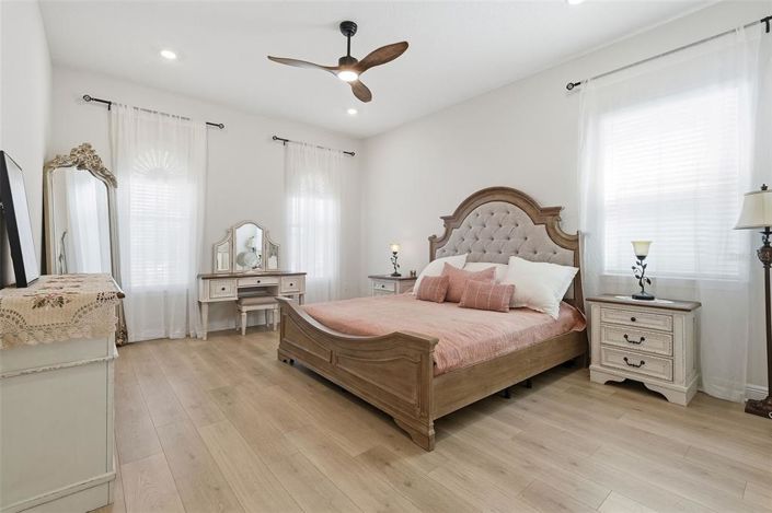 Image No.7-5 Bed House for sale