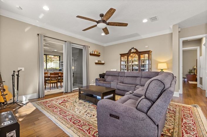 Image No.10-5 Bed House for sale